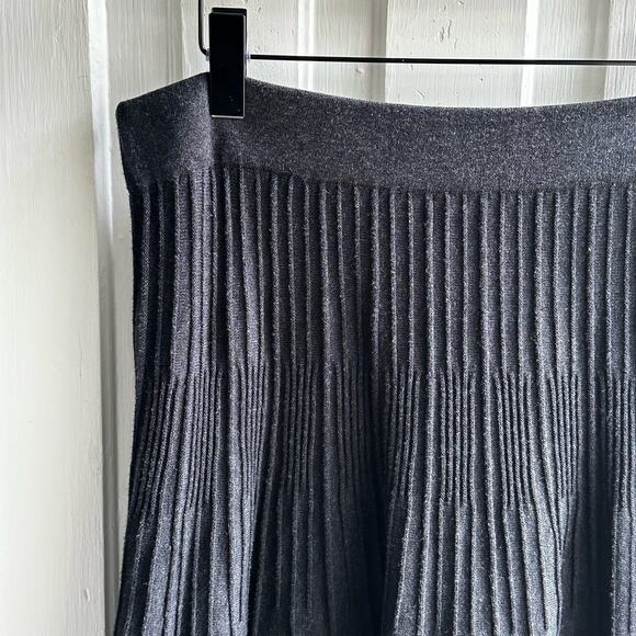 Cabi Skirt #503 Vogue Charcoal Knit Pleated Skirt - Picture 3 of 7